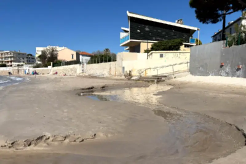 Mystérieux écoulements d'eau douce sur la plage de Mar Vivo à La Seyne : les explications