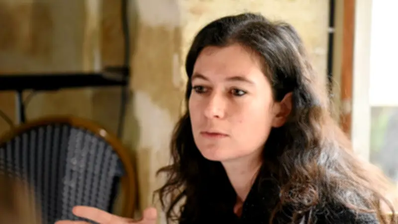 Nathalie Oziol appelle à la destitution d'Emmanuel Macron après Bayrou