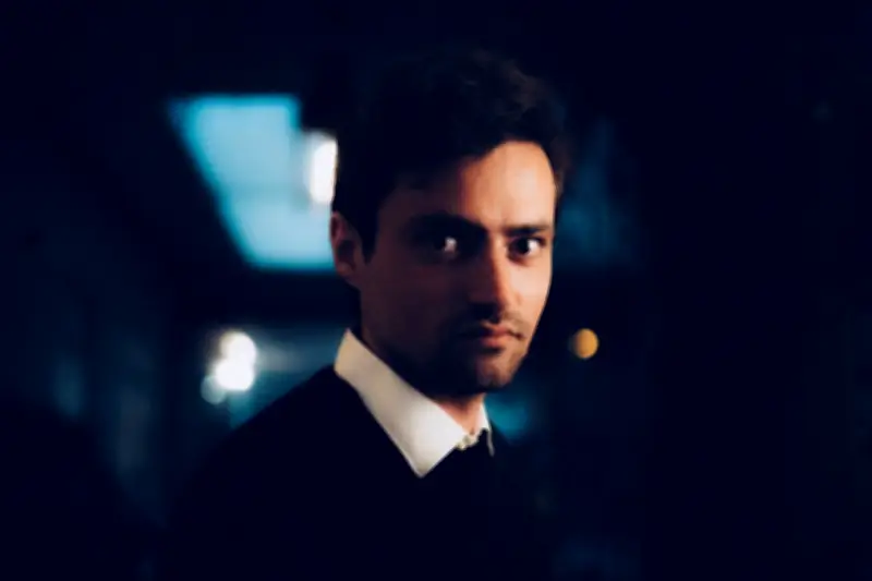 Nathan Devers, le philosophe médiatique qui séduit de CNews au service public