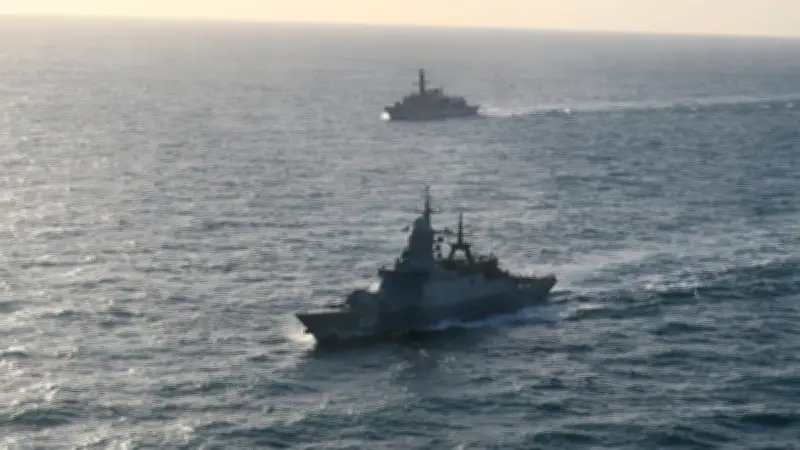 Navire russe armé de missiles longe les côtes françaises avec un faux signal