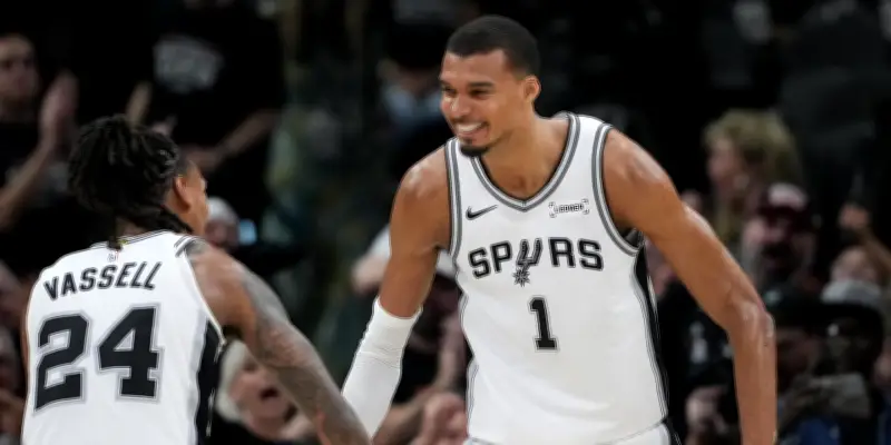 NBA : Wembanyama et San Antonio dominent Portland au premier tour des playoffs