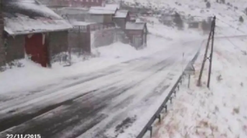 Neige abondante dans les Pyrénées et premiers flocons en Lozère