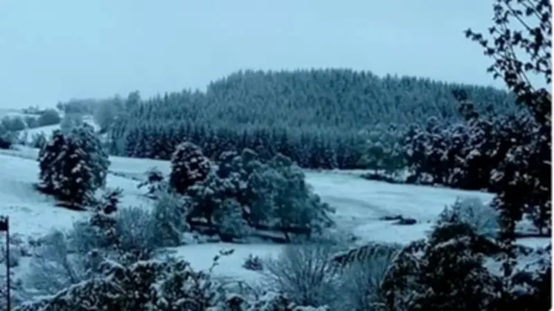 Neige tardive en Occitanie le 19 mai : images des sommets