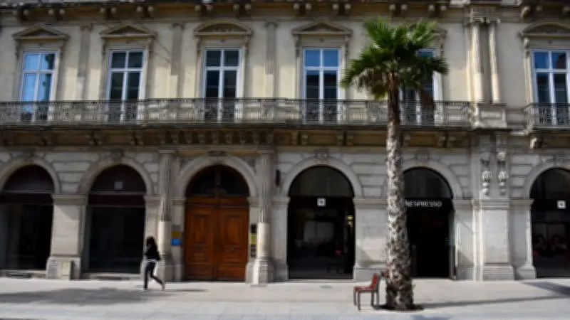 Nespresso quitte le Jeu de Paume : une enseigne premium recherchée pour le 16 boulevard