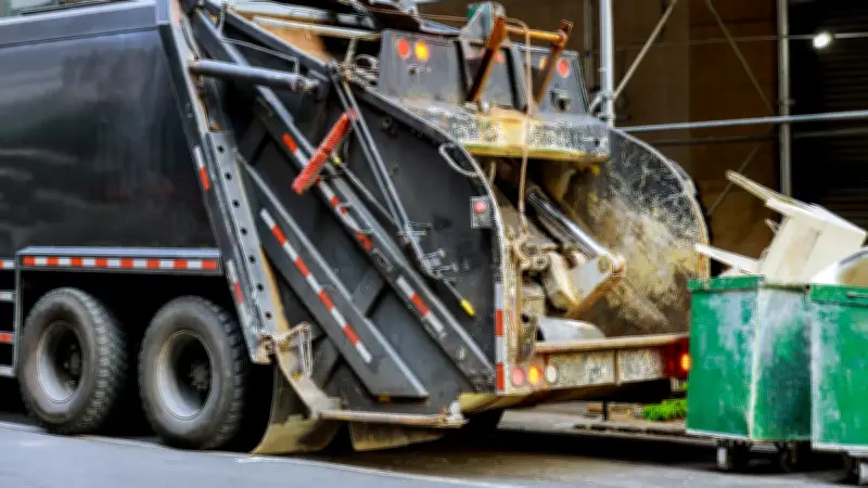 New York : un homme meurt broyé dans un camion poubelle