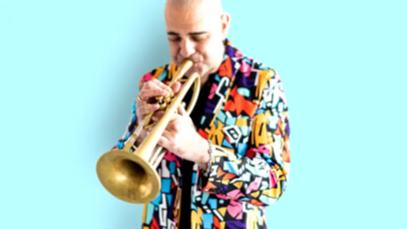 Nicolas Gardel en concert à Millau pour son album Mano Figa