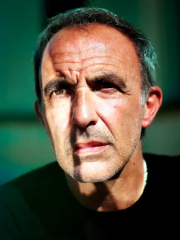 Nikos Aliagas : de l'ombre des studios à la lumière des écrans, un destin télévisuel