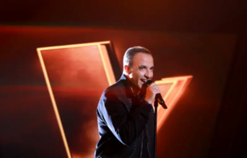 Nikos Aliagas piège les coachs de The Voice en interprétant du Moustaki en grec