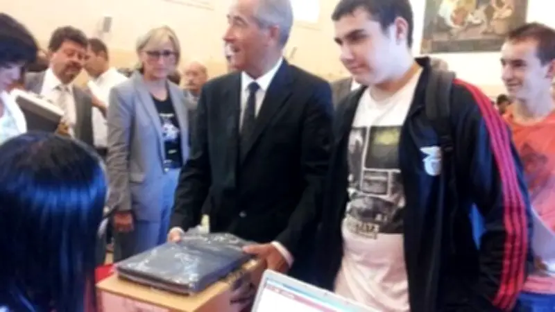 Nîmes : lycéens équipés d'ordinateurs, enseignants inquiets interpellent la Région
