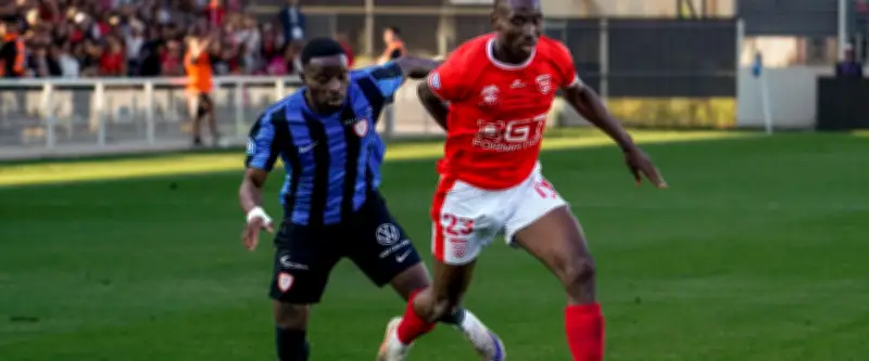 Nîmes Olympique écrase Cannes (3-0) et prend la tête de la poule C