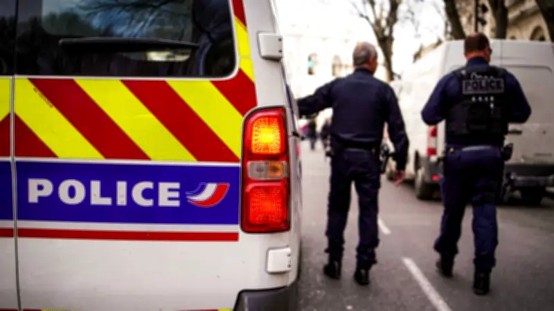 Nîmes : un homme interpellé après avoir arraché le sac d'une nonagénaire en déambulateur