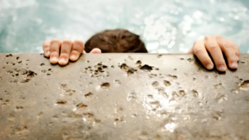 Noël d'un enfant de 3 ans dans une piscine : le mari d'une influenceuse TikTok évoque une distraction