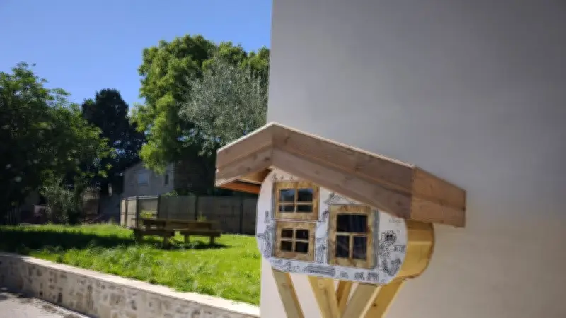 Nouvelle boîte à livres sur le parvis de Bénovie à Galargues