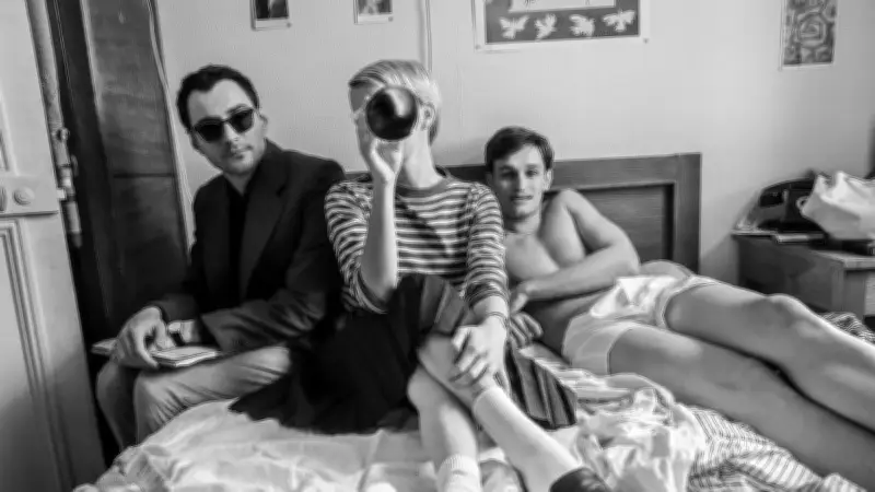 Nouvelle Vague: Linklater filme le tournage d'À bout de souffle avec brio