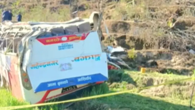 Népal : 13 morts dans la chute d'un bus de mariage dans un ravin