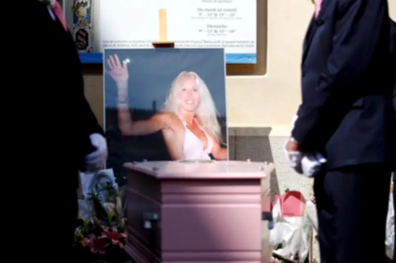 Obsèques de Loana à Nice : une foule immense en rose pour un dernier adieu