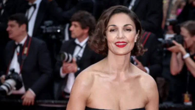 Obsèques de Nadia Farès : hommage en fleurs blanches à Paris ce vendredi