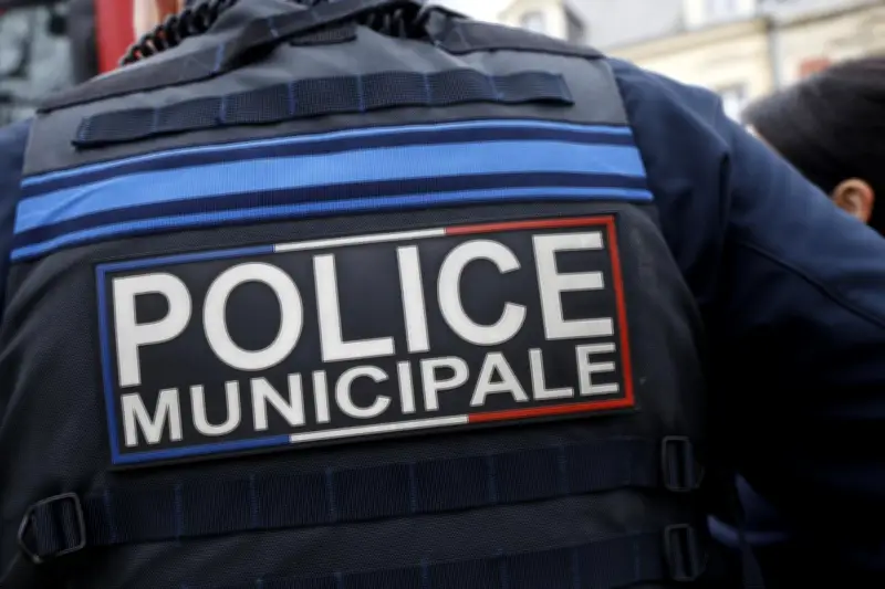Onze policiers municipaux arrêtés à Villeneuve-Saint-Georges pour violences et vols