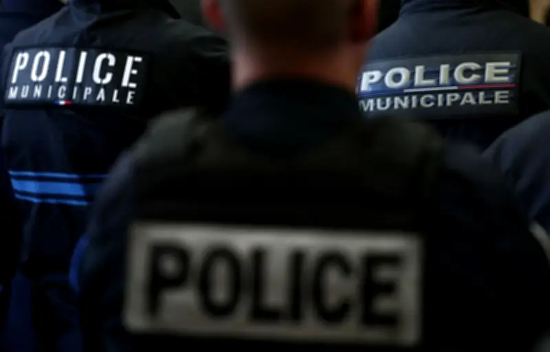 Onze policiers municipaux interpellés pour violences et négligence animale