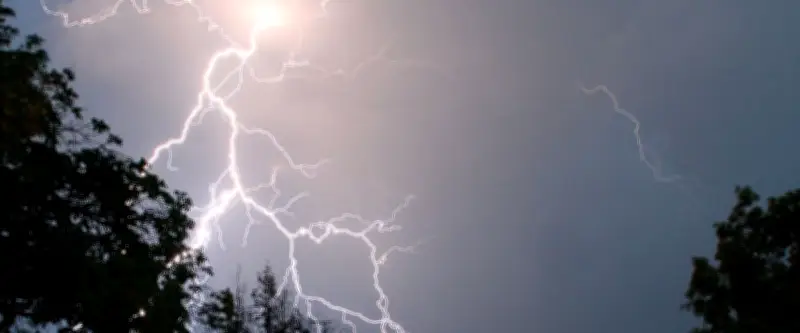 Orages violents dans l'Hérault : foudre et inondations à Aspiran