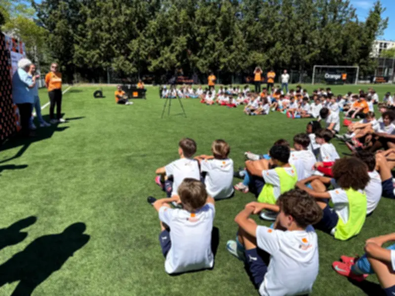 Orange utilise le football pour sensibiliser les jeunes aux dangers d'Internet à Bayonne