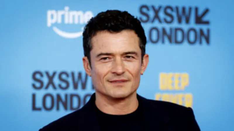 Orlando Bloom teste une purification sanguine anti-microplastiques controversée
