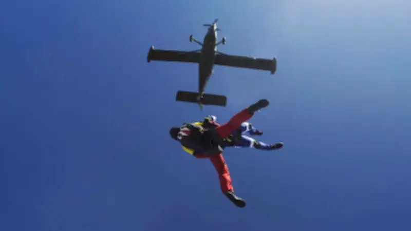 Parachutiste décédé lors d'un saut caritatif au Royaume-Uni : le drame sous les yeux des spectateurs
