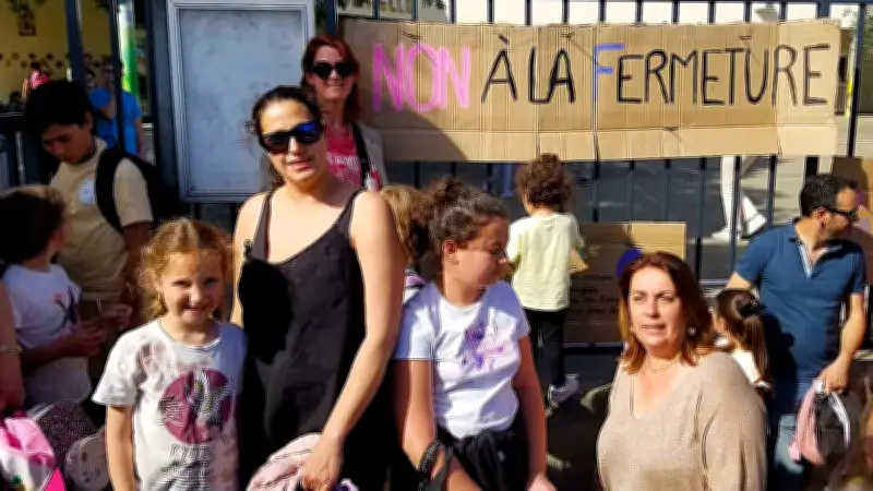 Parents d'élèves mobilisés à Beaucaire contre la suppression d'une classe à l'école La Moulinelle