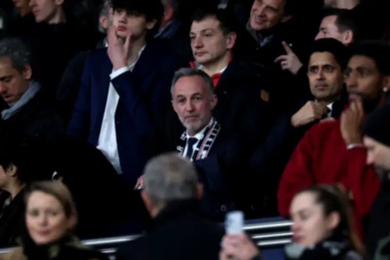 Paris mandate Grégoire pour relancer le dialogue avec le PSG sur le Parc des Princes