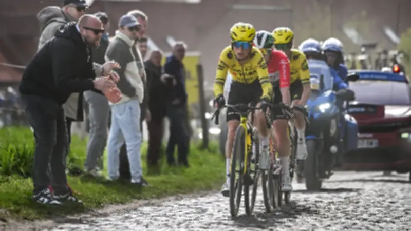 Paris-Roubaix : Franziska Koch surprend, Ferrand-Prévot en équipière malgré ses efforts
