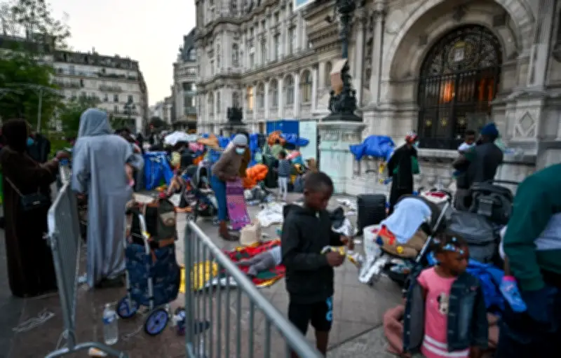 Paris s'engage : zéro enfant à la rue d'ici 2026, un défi colossal