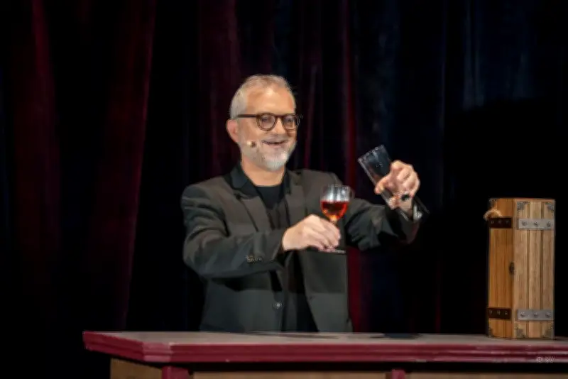 Pascal Faidy mêle mentalisme et viticulture dans « Les Mystères du vin » à l'Alambic des Arts