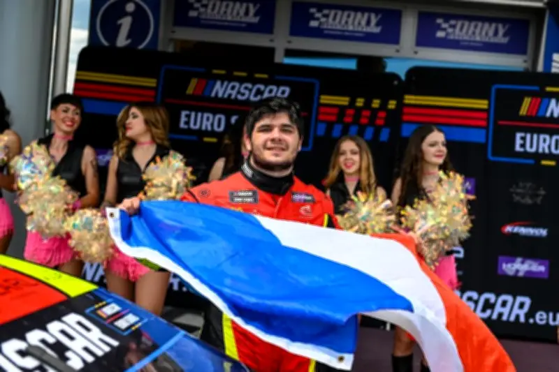 Paul Jouffreau, le pilote blayais qui vise le titre européen de Nascar en 2026