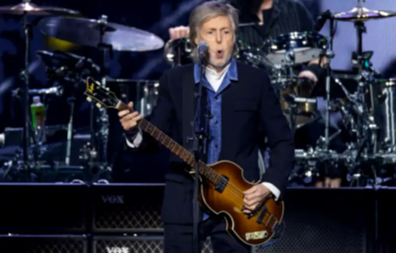 Paul McCartney banni de Reddit pour avoir partagé ses propres photos de concert