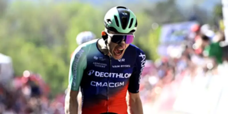 Paul Seixas, à 19 ans, entre dans l'histoire de la Flèche Wallonne