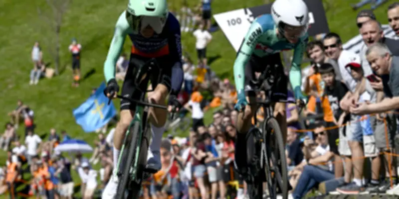 Paul Seixas, espoir du cyclisme français, signe sa première victoire sur le circuit d'élite