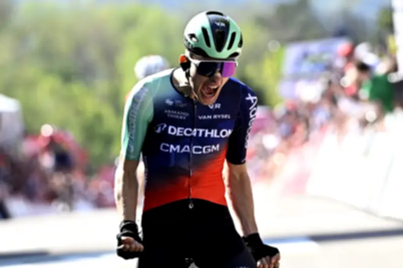 Paul Seixas remporte la Flèche Wallonne et confirme sa forme avant les classiques