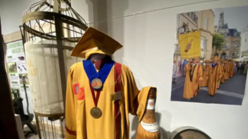 Pause café au musée de Frontignan pour découvrir le muscat
