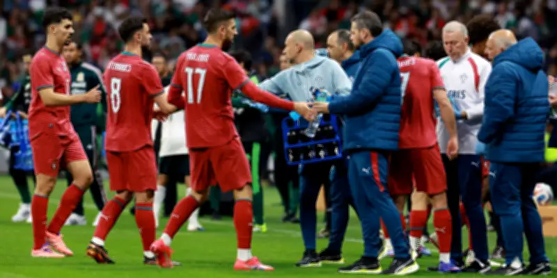 Pauses fraîcheur : le football menacé par des temps morts ?