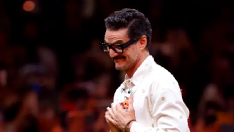 Pedro Pascal, icône virale à 50 ans : décryptage d'un phénomène