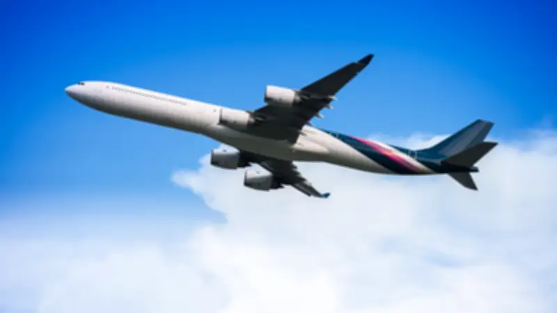 Perte d'une roue au décollage : un avion British Airways poursuit son vol