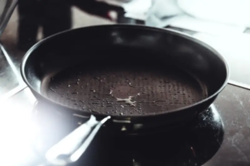 PFAS : aérer, éviter le téflon, réduire son exposition