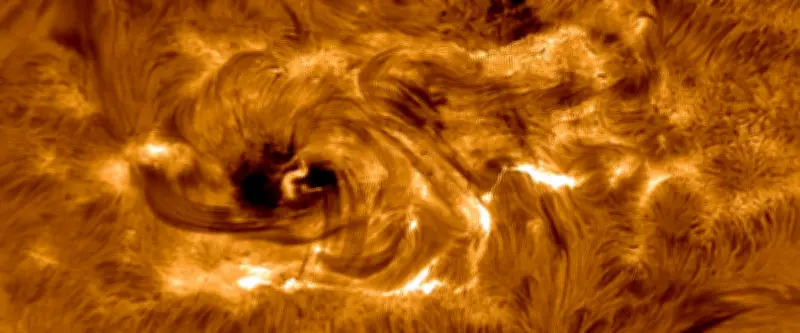 Philippe Tosi capture les éruptions solaires et aurores boréales
