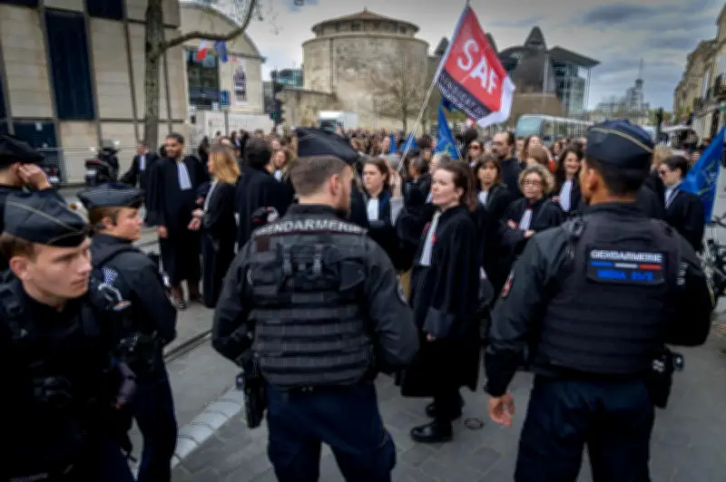 Plaider-coupable criminel : la justice française divisée face à une réforme controversée