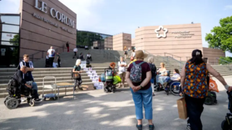 Plainte pour discrimination après un accès refusé au rooftop du Corum