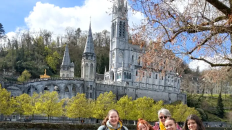 Pèlerinage à Lourdes pour les collégiens de Saint-Joseph : un voyage spirituel marquant