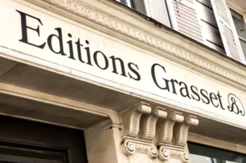 Plus de 300 auteurs réclament une clause de conscience dans l'édition après le licenciement d'Olivier Nora