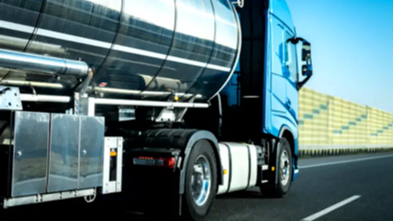 Pénurie de carburant : les camions-citernes autorisés à circuler les week-ends jusqu'au 11 mai 2026