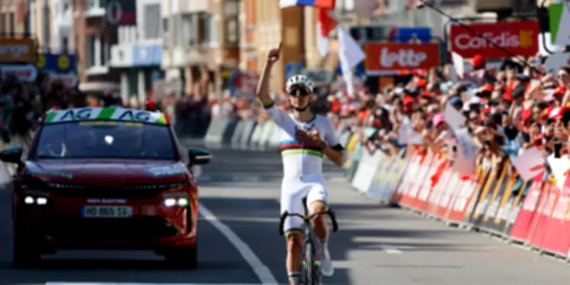 Pogacar remporte Liège-Bastogne-Liège, Seixas 2e