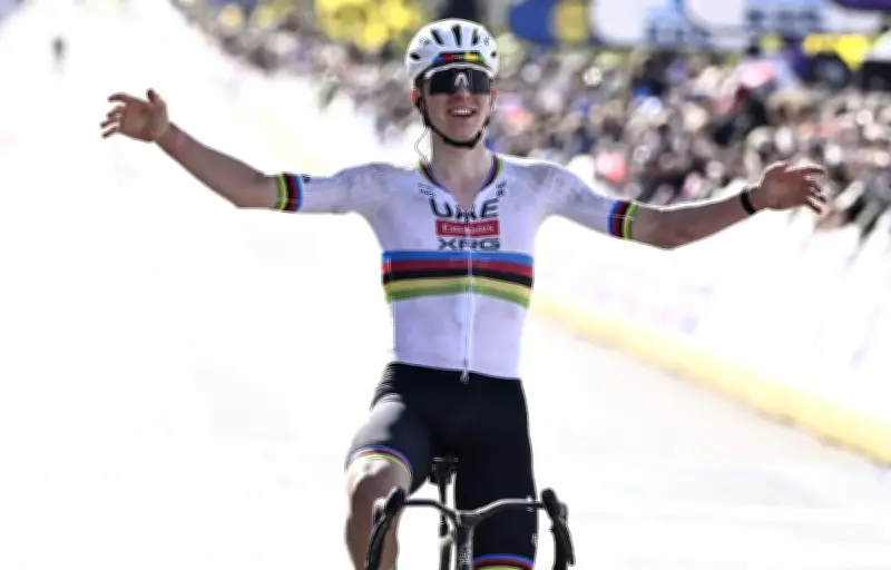 Pogacar triomphe au Tour des Flandres et vise Paris-Roubaix